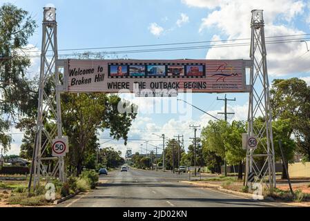 Das Begrüßungsschild auf dem Pro Hart Way im Süden von Broken Hill Stockfoto