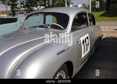 Koprivnice, Tschechische Republik, Tschechien - 5. Juni 2022: Tatra 601 Monte Carlo Tatraplan. Detail der alten Retro, Oldtimer, Fahrzeug, Auto und Autom Stockfoto