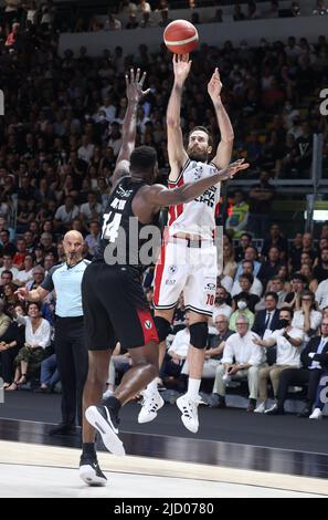 Luigi Datome (Armani Exchange Milano) während Spiel 5 Finale der italienischen Basketball-Serie A1 Meisterschaft Segafredo Virtus Bologna vs. Armani Exchange Olimpia Milano in der Segafredo Arena - Bologna, 16. Juni 2022 - Foto: Michele Nucci Stockfoto