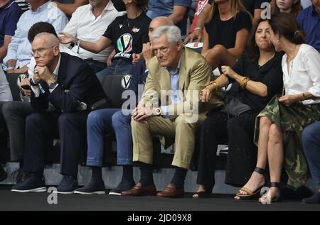 Massimo Zanetti (Besitzer von Segafredo Virtus Bologna) während des Spiels 5 Finale der italienischen Basketball-Serie A1 Meisterschaft Segafredo Virtus Bologna vs. Armani Exchange Olimpia Milano in der Segafredo Arena - Bologna, 16. Juni 2022 - Foto: Michele Nucci Stockfoto