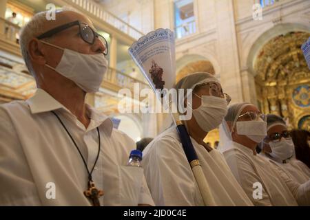 salvador, bahia, brasilien - 16. juni 2022: Katholiken feiern Fronleichnam-Feiertag mit einer Messe in der Basilica Cathedral im historischen Zentrum in der Stockfoto