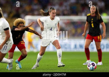 WOLVERHAMPTON, GROSSBRITANNIEN. JUN 16. Keira Walsh aus England am Ball beim Internationalen Freundschaftsspiel zwischen England Women und Belgien am Donnerstag, den 16.. Juni 2022 in Molineux, Wolverhampton. (Kredit: Tom West | MI News) Kredit: MI Nachrichten & Sport /Alamy Live News Stockfoto