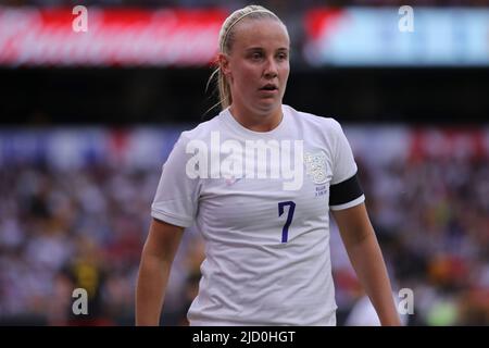 WOLVERHAMPTON, GROSSBRITANNIEN. JUN 16. Beth Mead von England während des Internationalen Freundschaftsspiel zwischen England Women und Belgien in Molineux, Wolverhampton am Donnerstag, 16.. Juni 2022. (Kredit: Tom West | MI News) Kredit: MI Nachrichten & Sport /Alamy Live News Stockfoto