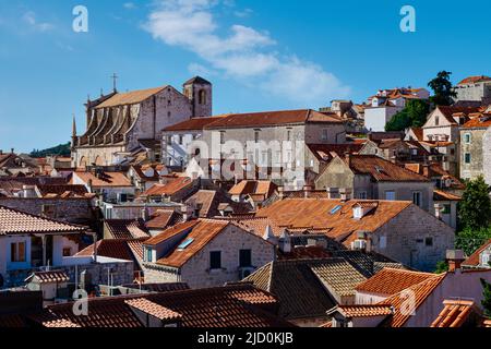 St. Ignatius und das Franziskanerkloster von der berühmten Stadtmauer von Dubrovnik aus gesehen Stockfoto