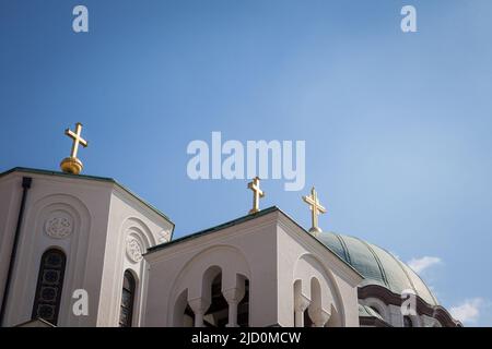 Bild des belgrader Katharertempels von St. Sava, von außen gesehen. Die Kirche St. Sava, oder Hram Svetog Save, ist ein serbisch-orthodoxer chur Stockfoto