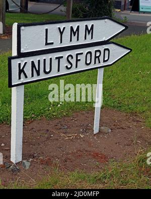 Lymm und Knutsford unterzeichnen, Appleton Thorn Village, Warrington, ceshire, England, UK - Thelwall/lymm, um in Tatton ward zu verschmelzen Stockfoto