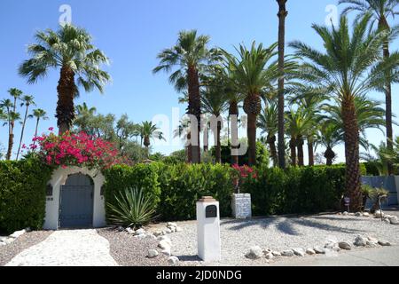 Palm Springs, California, USA 11. June 2022 Ein allgemeiner Blick auf die Atmosphäre von Jim Bakker und Tammy Faye Bakkers früherem Zuhause in 688 Vereda Sur am 11. Juni 2022 in Palm Springs, Kalifornien, USA. Foto von Barry King/Alamy Stockfoto Stockfoto