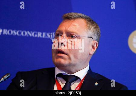 Sankt Petersburg, Russland. 16.. Juni 2022. Igor Babushkin, Gouverneur der Region Astrachan, nimmt an einer Russland-Iran-Sitzung im Rahmen des St. Petersburger Internationalen Wirtschaftsforums 2022 (SPIEF 2022) Teil. Kredit: SOPA Images Limited/Alamy Live Nachrichten Stockfoto