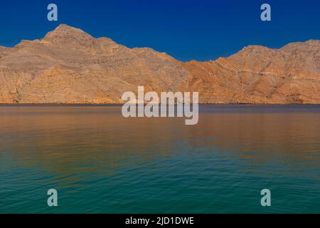 Fjorde von Musandam, genannt Khors, Halbinsel Musandam, Sultanat von Oman Stockfoto