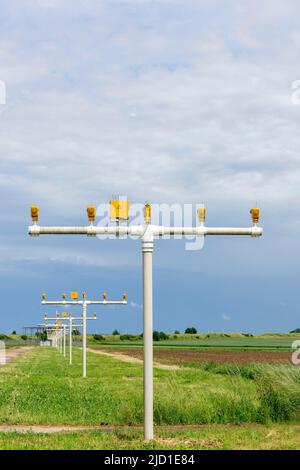 Landebahn-Beleuchtung, Flughafen Stuttgart-Echterdingen, Baden-Württemberg Stockfoto