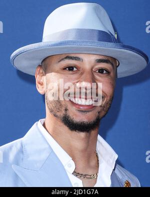 Los Angeles, Usa. 16.. Juni 2022. LOS ANGELES, KALIFORNIEN, USA - 16. JUNI: Der amerikanische Profi-Baseballrechtfielder Mookie Betts kommt bei der jährlichen Blue Diamond Gala 2022 der Los Angeles Dodgers Foundation (LADF) an, die am 16. Juni 2022 im Dodger Stadium in Los Angeles, Kalifornien, USA, stattfindet. (Foto von Xavier Collin/Image Press Agency) Quelle: Image Press Agency/Alamy Live News Stockfoto