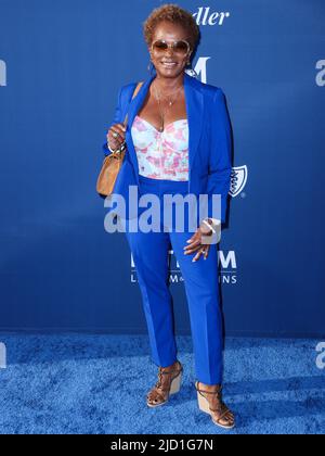 Los Angeles, Usa. 16.. Juni 2022. LOS ANGELES, KALIFORNIEN, USA - 16. JUNI: Die amerikanische Schauspielerin Vanessa Bell Calloway kommt bei der jährlichen Blue Diamond Gala 2022 der Los Angeles Dodgers Foundation (LADF) an, die am 16. Juni 2022 in Los Angeles, Kalifornien, USA, im Dodger Stadium stattfindet. (Foto von Xavier Collin/Image Press Agency) Quelle: Image Press Agency/Alamy Live News Stockfoto