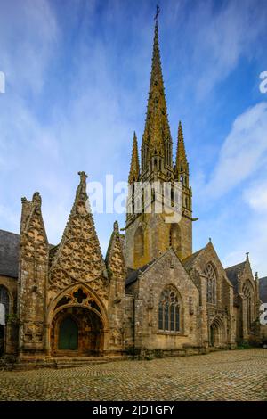 Kirche Notre-Dame-de-Roscudon im extravaganten gotischen Stil, Pont-Croix, Cap Sizun, Abteilung Finistere Penn ar Bed, Region Bretagne Breizh, Frankreich Stockfoto