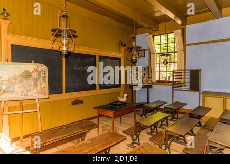 Enkhuizen, Niederlande. Ein altmodisches Klassenzimmer aus dem letzten Jahrhundert. Hochwertige Fotos Stockfoto