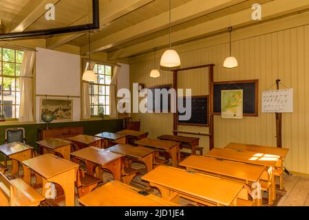 Enkhuizen, Niederlande. Ein altmodisches Klassenzimmer aus dem letzten Jahrhundert. Hochwertige Fotos Stockfoto