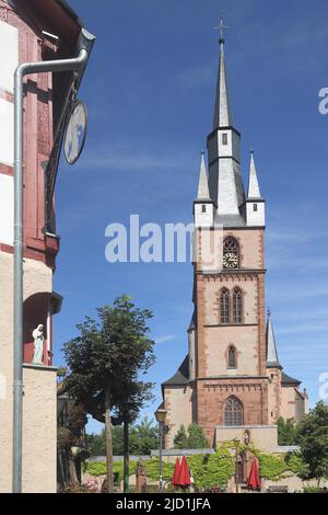 Gotische Basilika St. Valentin und Dionysius in Kiedrich, Rheingau, Taunus, Hessen, Deutschland Stockfoto