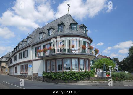 Fachwerkhaus Hotel und Restaurant Schwan in Oestrich, Oestrich-Winkel, Rheingau, Taunus, Hessen, Deutschland Stockfoto