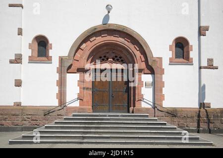 Portal zur Klosterkirche St. Franziskus in Kelkheim, Taunus, Hessen, Deutschland Stockfoto