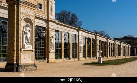 Orangery Palace im Sanssouci Park, UNESCO-Weltkulturerbe, Potsdam, Brandenburg, Deutschland Stockfoto