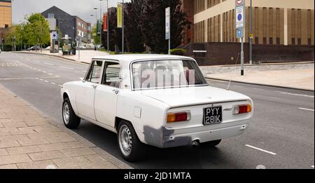 Vintage alfa Romeo berlina parkte am Stadtrand von Hnley Stoke auf trent Stockfoto