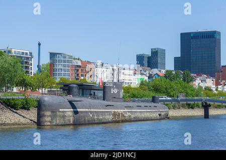 Museum U-Boot U-434 im Hafen, St. Pauli, Hamburg, Deutschland Stockfoto