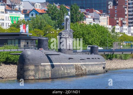 Museum U-Boot U-434 im Hafen, St. Pauli, Hamburg, Deutschland Stockfoto