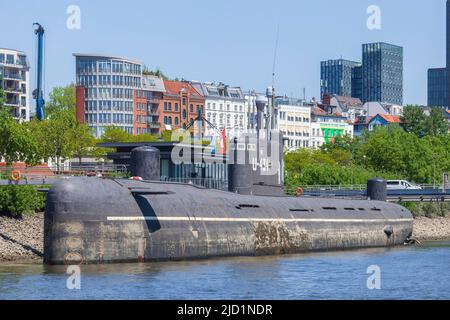 Museum U-Boot U-434 im Hafen, St. Pauli, Hamburg, Deutschland Stockfoto