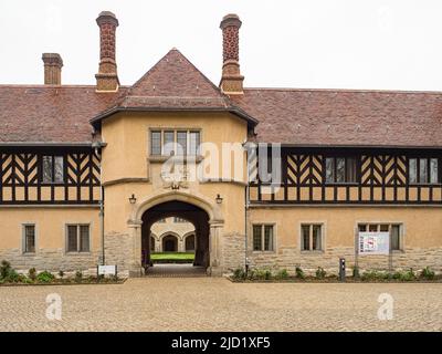 Potsdam, Brandenburg, Deutschland - Mär 2019: Schloss Cecilienhof - Schloss Cecilienhof - historischer Ort der Potsdamer Konferenz von 1945- im Schloss Stockfoto