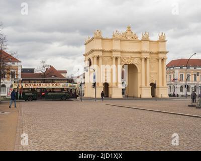 Potsdam, Poczdam, Deutschland - 2019. März: Brandenburger Tor von der Feldseite von Georg Christian Unger - ist eines der drei erhaltenen Tore von Potsdam. Stockfoto