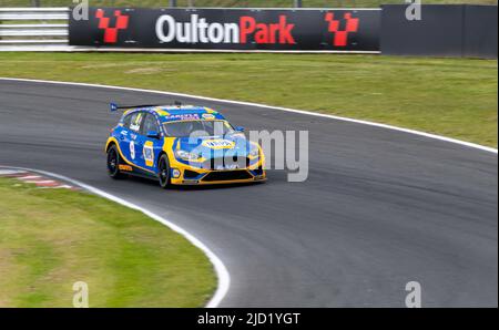 Dan Camish, BTCC, British Touring Car Championship in Oulton Park, fährt für Motorbase Performance, NAPA Racing UK Stockfoto