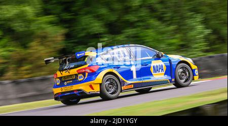 Ashley Sutton, Ash Sutton Racing, BTCC, britischer Tourenfahrer, Nummer 1 im Oulton Park, der für Motorbase-Performance fährt, NAPA Racing UK Stockfoto