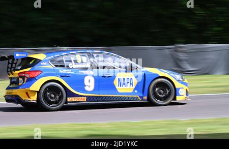 Dan Camish, BTCC, British Touring Car Championship in Oulton Park, fährt für Motorbase Performance, NAPA Racing UK Stockfoto