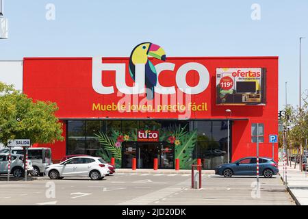 ALFAFAR, SPANIEN - 06. JUNI 2022: Tuco ist ein spanischer Billigladen Stockfoto