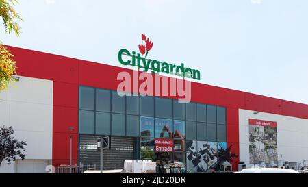 ALFAFAR, SPANIEN - 06. JUNI 2022: Citygarden ist eine spezialisierte Abteilung des Bauhauses Stockfoto