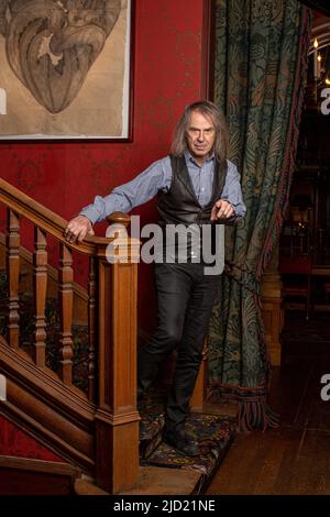 Ivor Braka Kunsthändler in seinem Haus in Cadogan Square, London, Großbritannien Stockfoto