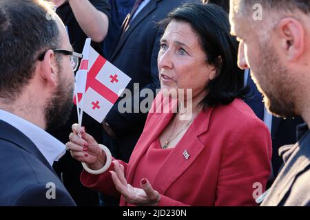 Georgien. Tiflis. Präsident von Georgien Salome Zourabichvili bei einer Kundgebung auf dem Europaplatz Stockfoto