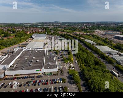 Etruira Valley Link Road und Wolstanton Retail Park, aus der Luft, Luftdrohne Stockfoto