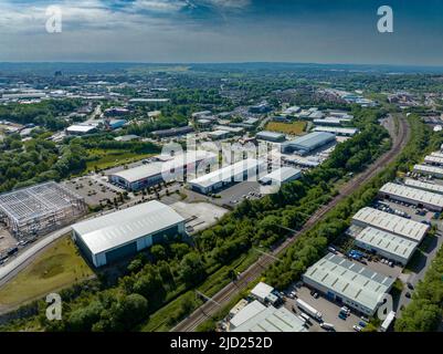 Etruira Valley Link Road und Wolstanton Retail Park, aus der Luft, Luftdrohne Stockfoto