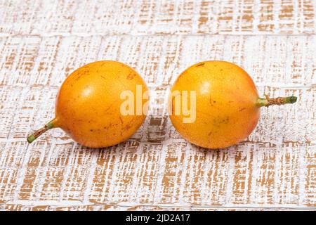 Passiflora Ligularis - Granadilla Oder Chinesischer Granatapfel; Leckere Und Gesunde Früchte Stockfoto
