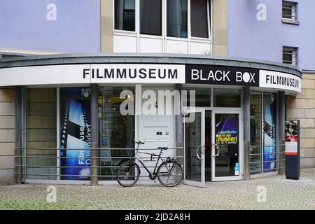 Eingang des Filmmuseums Düsseldorf, Düsseldorf, Nordrhein-Westfalen, Deutschland, 24.5.22 Stockfoto