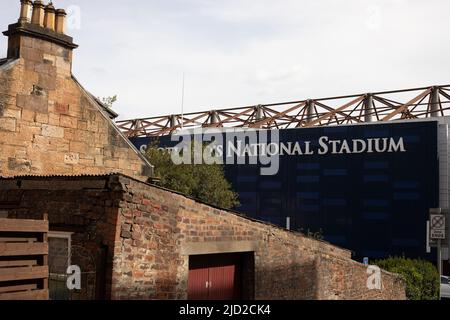 Blick auf den Hampden Park, das schottische Nationalstadion, in Mount Florida, in Glasgow, Schottland, 7. April 2022. N55 49,588' W4 15,249' Stockfoto