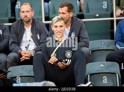 Borussia Monchengladbach, Deutschland. 14.. Juni 2022. Nico SCHLOTTERBECK (GER) sitzt auf der Tribüne Fußball UEFA Nations League Spieltag 4 Deutschland (GER) - Italien (ITA) 5: 2 am 14.. Juni 2022 in Borussia Monchengladbach/Deutschland Â Credit: dpa/Alamy Live News Stockfoto