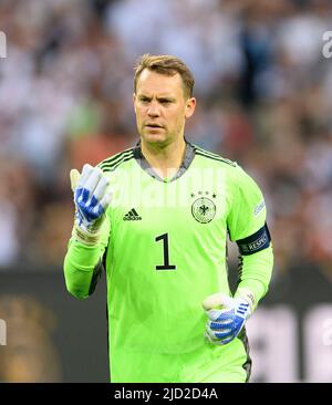 Torwart Manuel NEUER (GER) Geste, Geste Fußball UEFA Nations League, Spieltag 4, Deutschland (GER) - Italien (ITA) 5: 2, am 14.. Juni 2022 in Borussia Mönchengladbach/Deutschland. Â Stockfoto