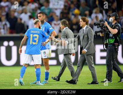 Coach Roberto MANCINI r. (ITA) enttäuscht nach dem Spiel mit Federico Dimarco Soccer UEFA Nations League, Spieltag 4, Deutschland (GER) - Italien (ITA) 5: 2, am 14.. Juni 2022 in Borussia Mönchengladbach/Deutschland. Â Stockfoto