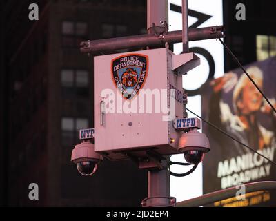 NYPD-Überwachungskamera am Times Square. Stockfoto