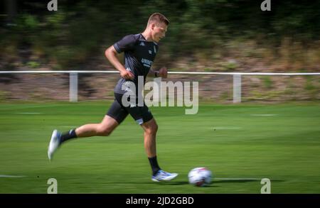 Charleroi, Belgien. 17.. Juni 2022. Charleroi's Daan Heymans in Aktion während eines Trainings vor der Saison 2022-2023, des belgischen Fußballteams der ersten Liga Sporting Charleroi, Freitag, 17. Juni 2022 in Charleroi. BELGA FOTO VIRGINIE LEFOUR Kredit: Belga Nachrichtenagentur/Alamy Live News Stockfoto
