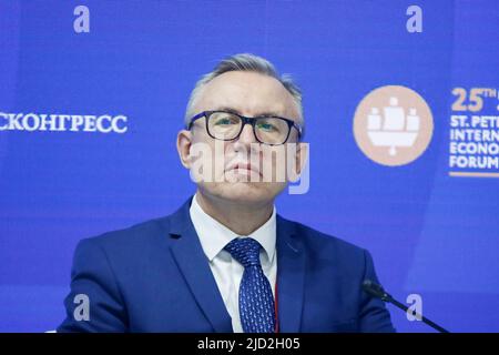 Sankt Petersburg, Russland. 16.. Juni 2022. Nikolay Korchunov, Botschafter des Außenministeriums der Russischen Föderation bei der Sitzung Wissenschaft und strategische Lösungen in der Arktis im Rahmen des St. Petersburger Internationalen Wirtschaftsforums 2022 (SPIEF 2022). Kredit: SOPA Images Limited/Alamy Live Nachrichten Stockfoto