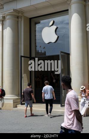 Der Apple Store in Barcelona, Spanien. Stockfoto