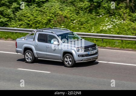 2011 VW Volkswagen Amarok TDI Highline 4Motion 1968cc Dieselaufnahme; Fahrt auf der M6 Motorway, Manchester, Großbritannien Stockfoto