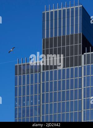 Enge Aussicht auf die oberen Stockwerke. 103 Colmore Row, Birmingham, Großbritannien. Architekt: Doone Silver Kerr, 2022. Stockfoto